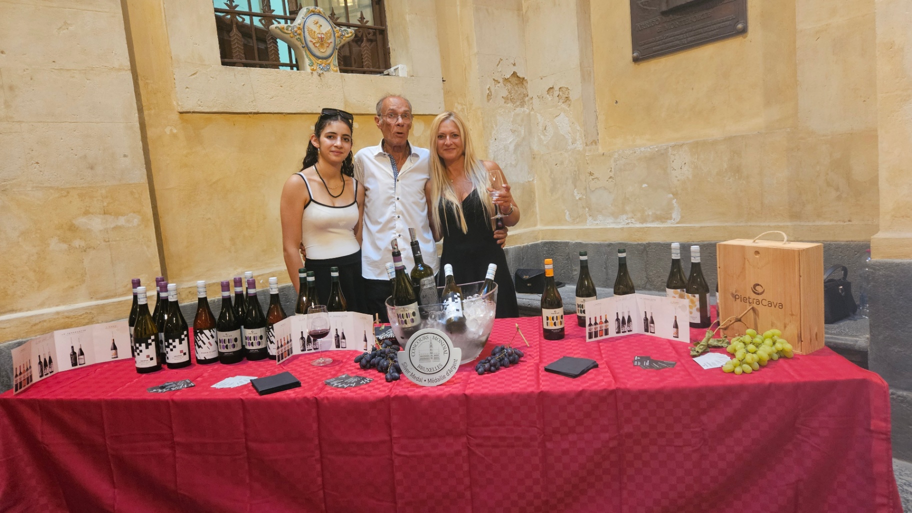 Wine Ciak 2026 — Caltagirone, foto 52: taglio del nastro, cantine, degustazioni, ospiti e allestimenti all'Atrio Palazzo di Città