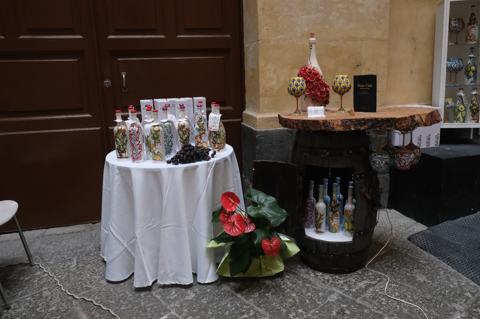 Wine Ciak 2026 — Caltagirone, foto 21: taglio del nastro, cantine, degustazioni, ospiti e allestimenti all'Atrio Palazzo di Città