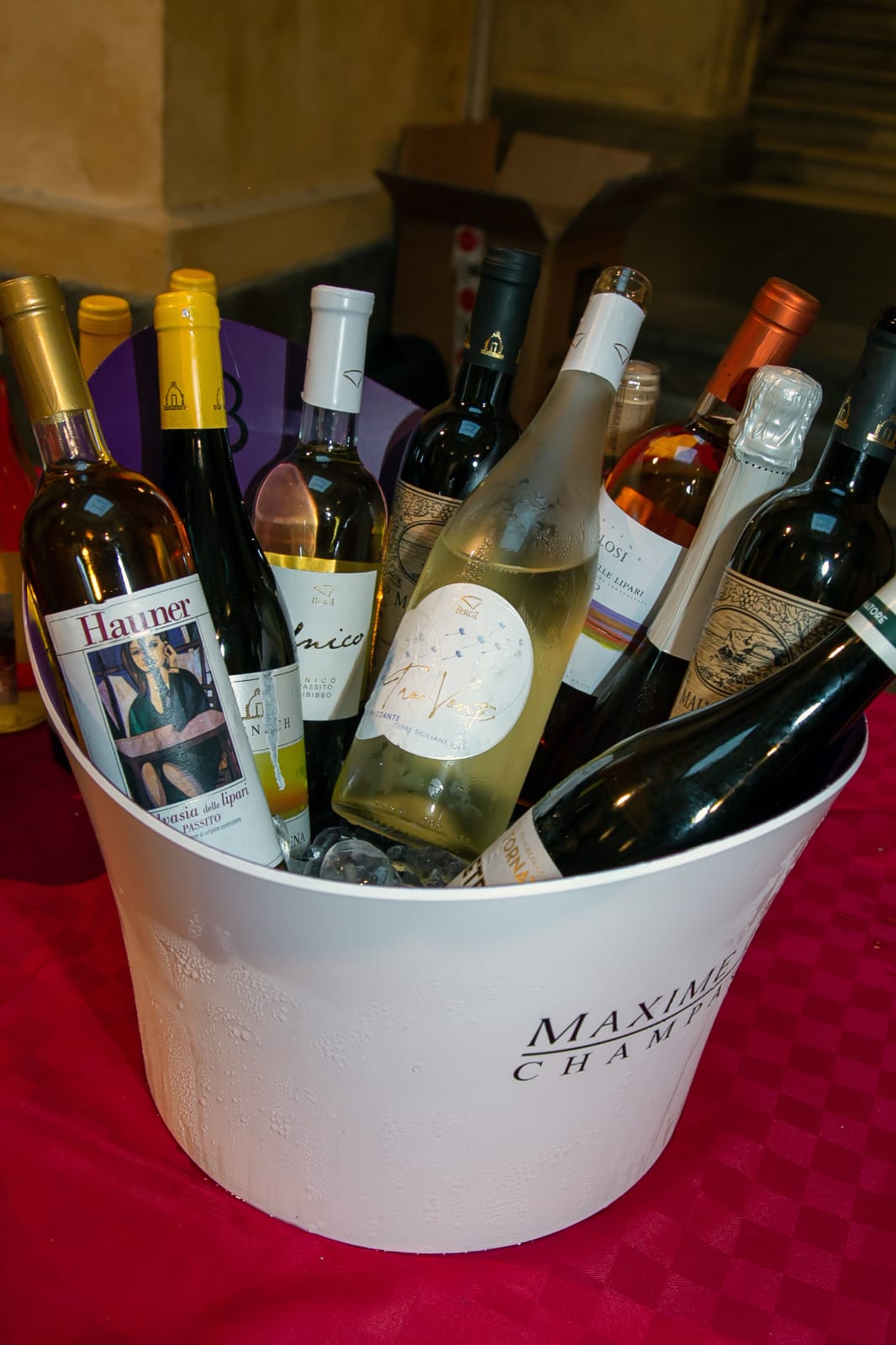 Wine Ciak 2026 — Caltagirone, foto 24: taglio del nastro, cantine, degustazioni, ospiti e allestimenti all'Atrio Palazzo di Città