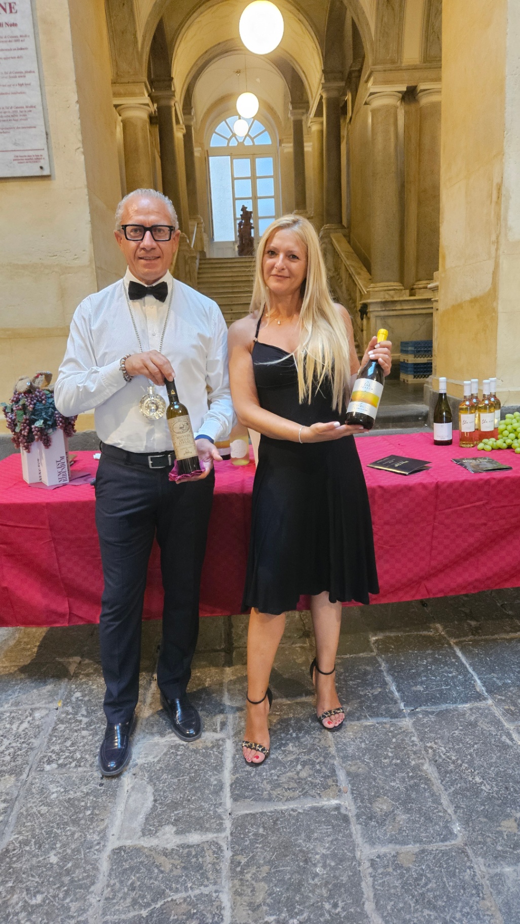 Wine Ciak 2026 — Caltagirone, foto 49: taglio del nastro, cantine, degustazioni, ospiti e allestimenti all'Atrio Palazzo di Città