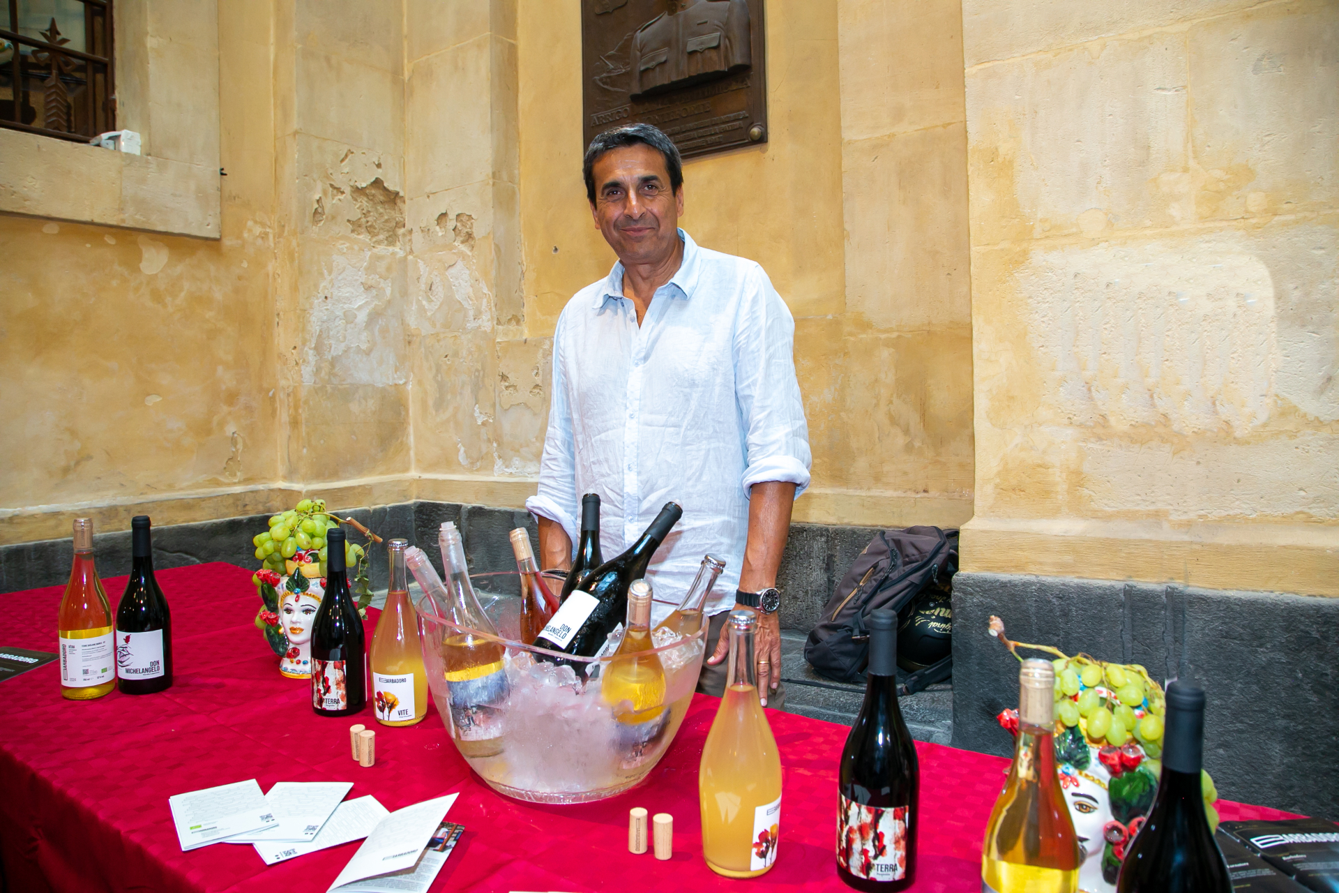 Wine Ciak 2026 — Caltagirone, foto 41: taglio del nastro, cantine, degustazioni, ospiti e allestimenti all'Atrio Palazzo di Città