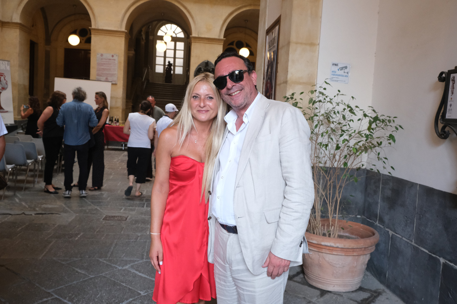 Wine Ciak 2026 — Caltagirone, foto 19: taglio del nastro, cantine, degustazioni, ospiti e allestimenti all'Atrio Palazzo di Città