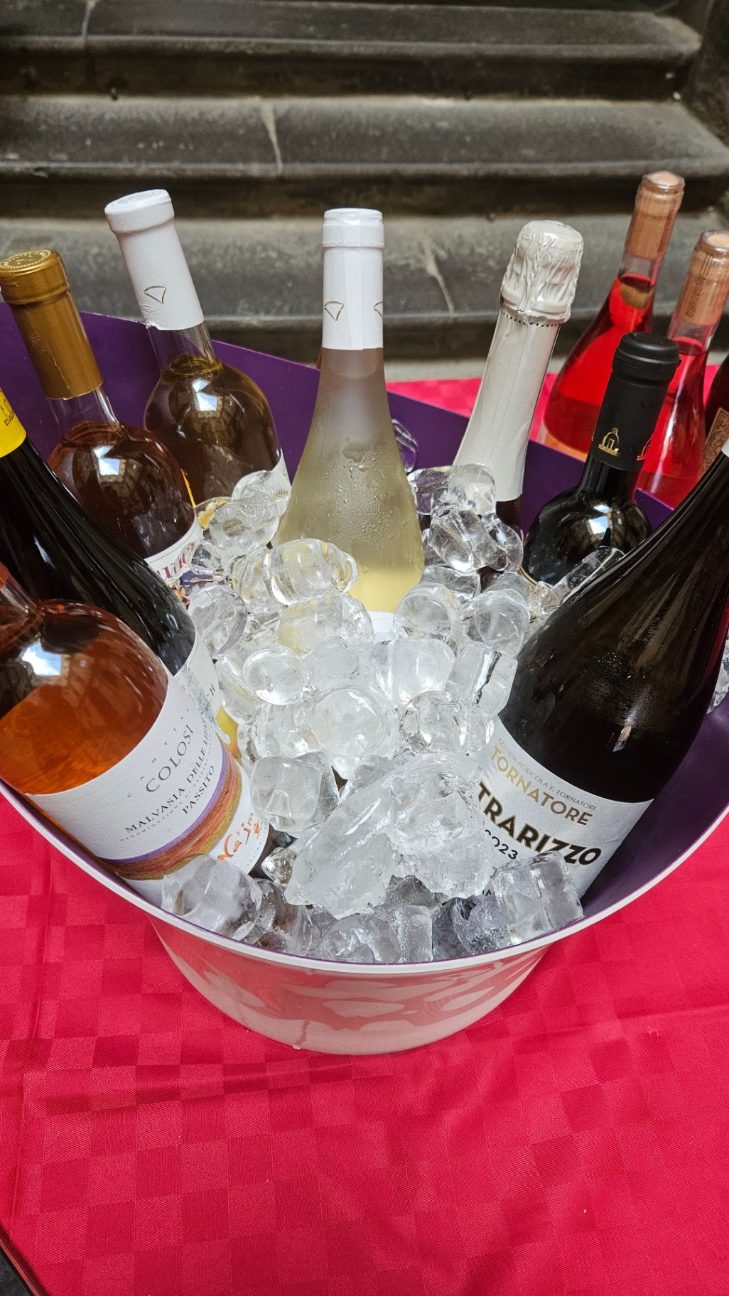 Wine Ciak 2026 — Caltagirone, foto 45: taglio del nastro, cantine, degustazioni, ospiti e allestimenti all'Atrio Palazzo di Città