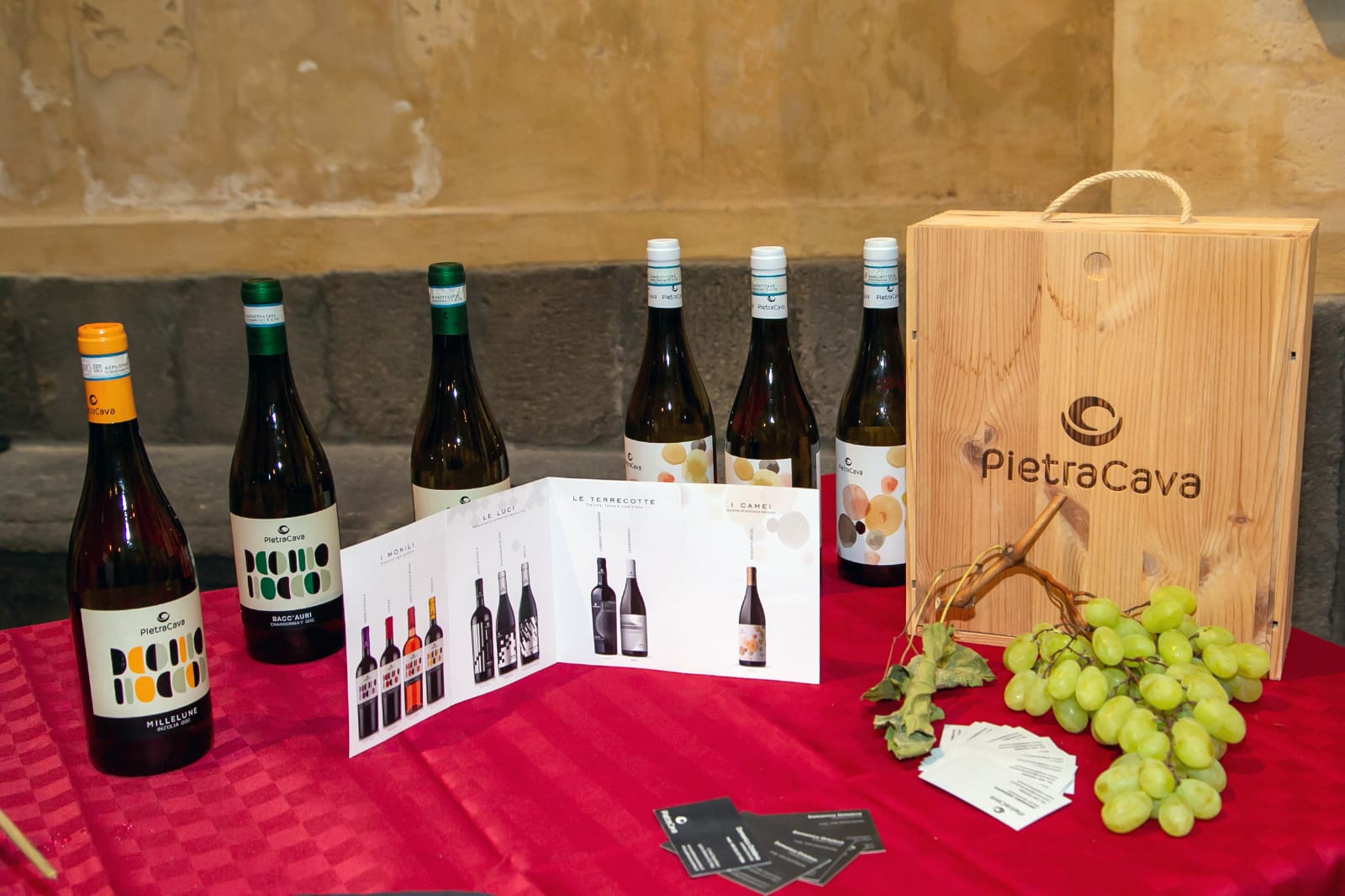 Wine Ciak 2026 — Caltagirone, foto 37: taglio del nastro, cantine, degustazioni, ospiti e allestimenti all'Atrio Palazzo di Città