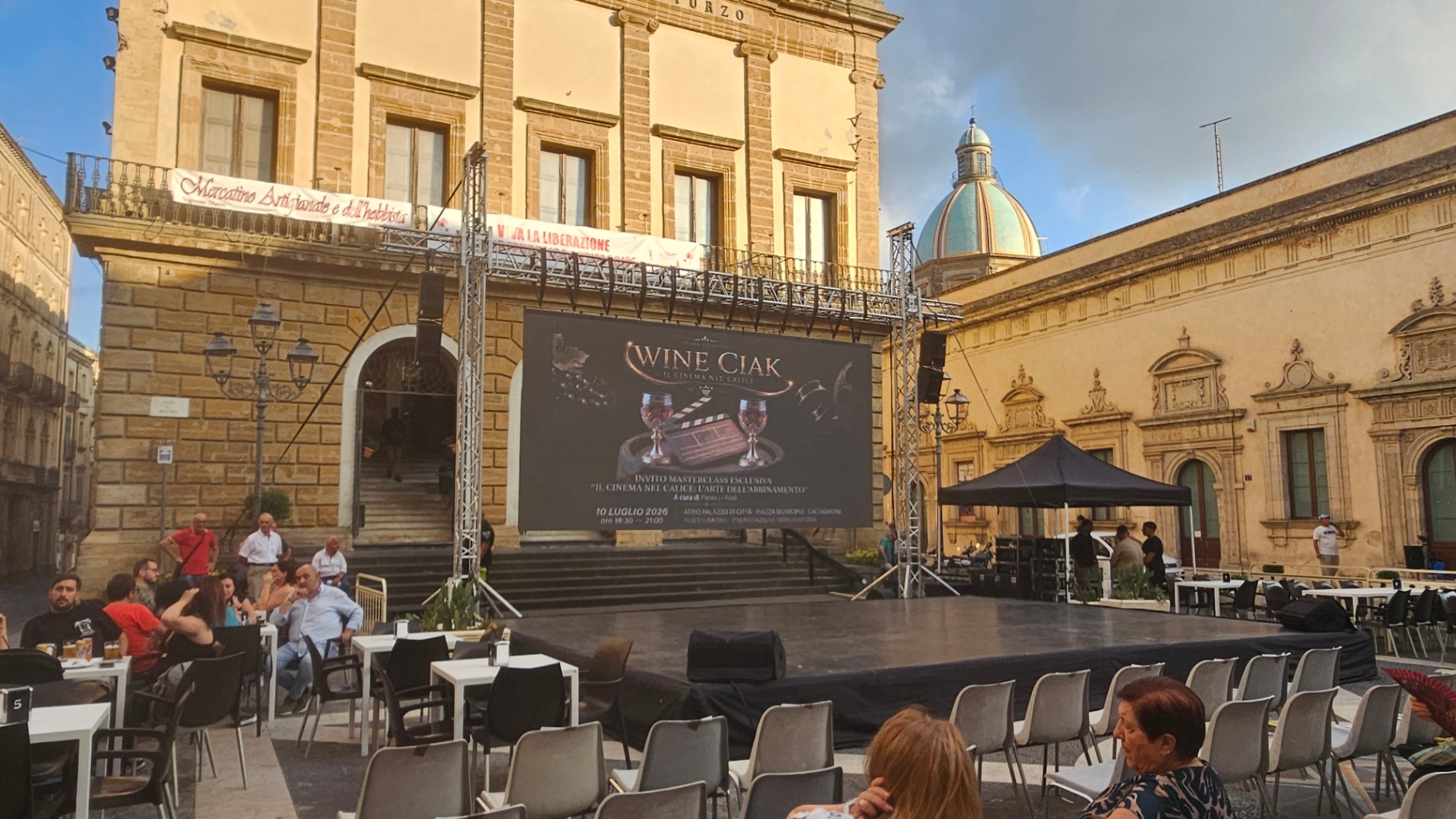 Wine Ciak 2026 — Caltagirone, foto 11: taglio del nastro, cantine, degustazioni, ospiti e allestimenti all'Atrio Palazzo di Città