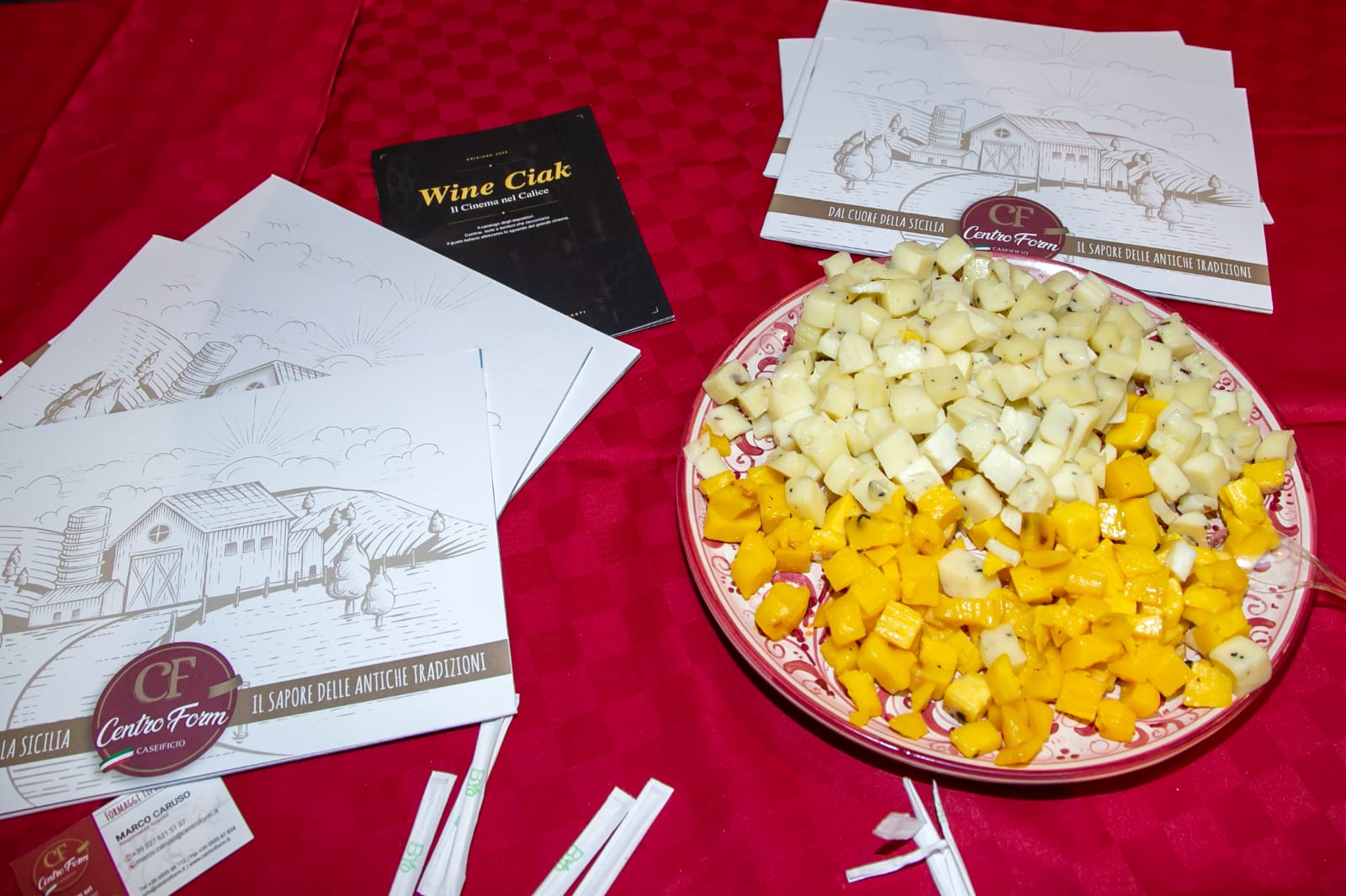 Wine Ciak 2026 — Caltagirone, foto 36: taglio del nastro, cantine, degustazioni, ospiti e allestimenti all'Atrio Palazzo di Città
